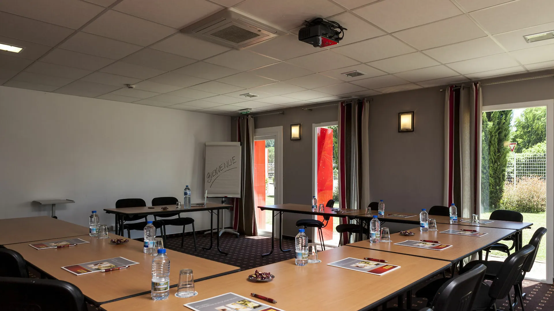 Brit Hotel Confort Foix 2*,